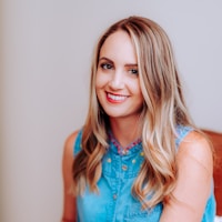 葡萄牙球星克里斯蒂亚诺·罗纳尔多主罚任意球时的专注神情